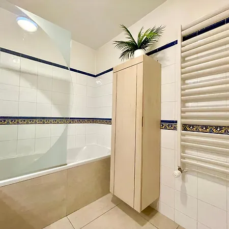 Bngo I Le Spacieux I 9 Personnes, Climatisation, Parking Gratuit, 3 Chambres, 6 Lits, Gare Partdieu, Centre De Appartement Lyon