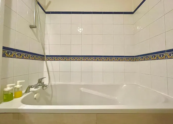 Bngo I Le Spacieux I 9 Personnes, Climatisation, Parking Gratuit, 3 Chambres, 6 Lits, Gare Partdieu, Centre De דירה