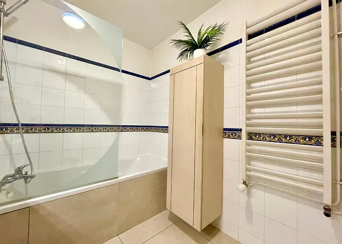 Bngo I Le Spacieux I 9 Personnes, Climatisation, Parking Gratuit, 3 Chambres, 6 Lits, Gare Partdieu, Centre De דירה ליון